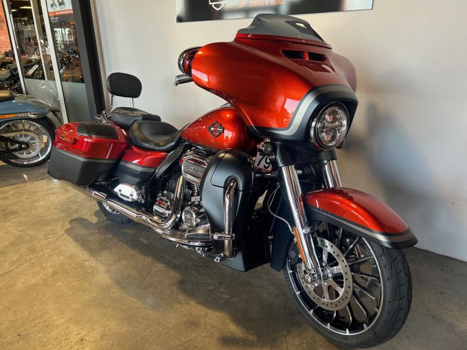 HARLEY-DAVIDSON TOURING STREET GLIDE 1923 CVO  4