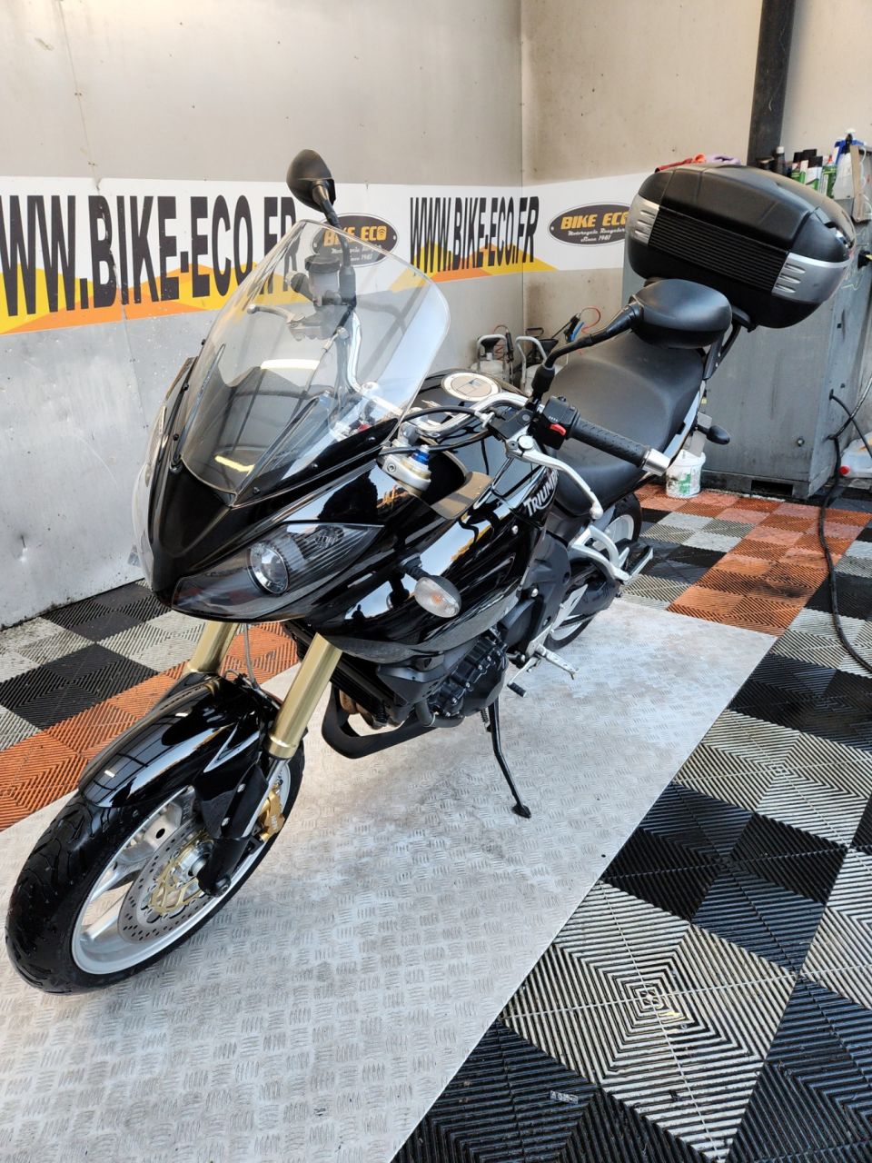 TRIUMPH TIGER 1050 4