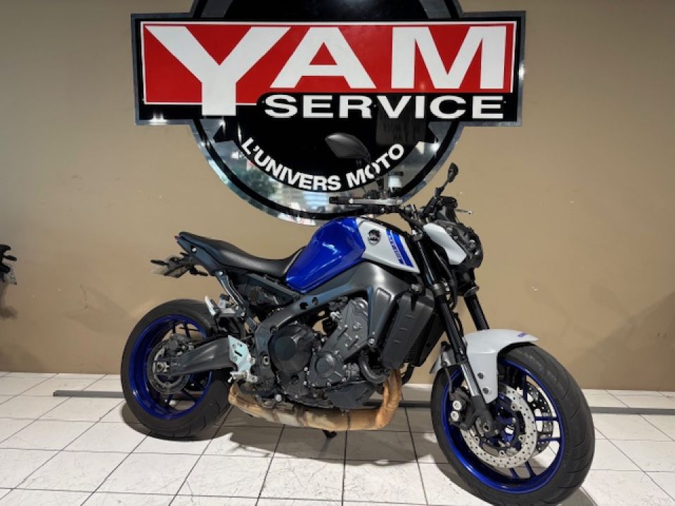 YAMAHA MT-09 4