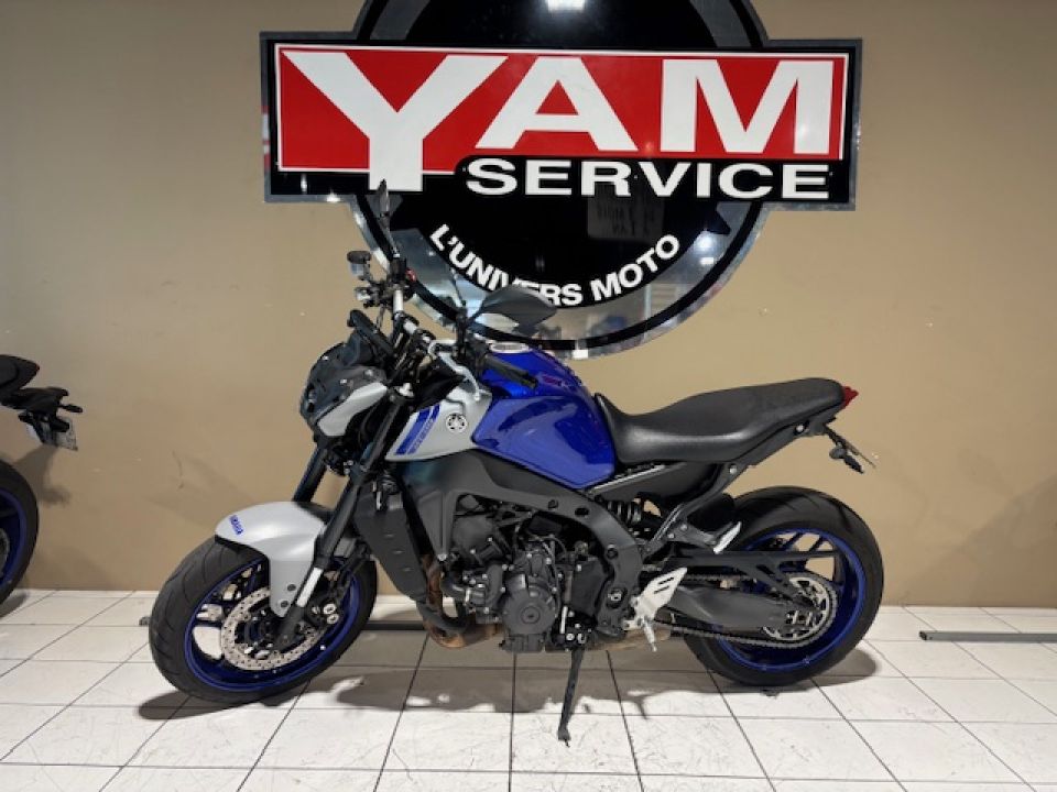 YAMAHA MT-09 4