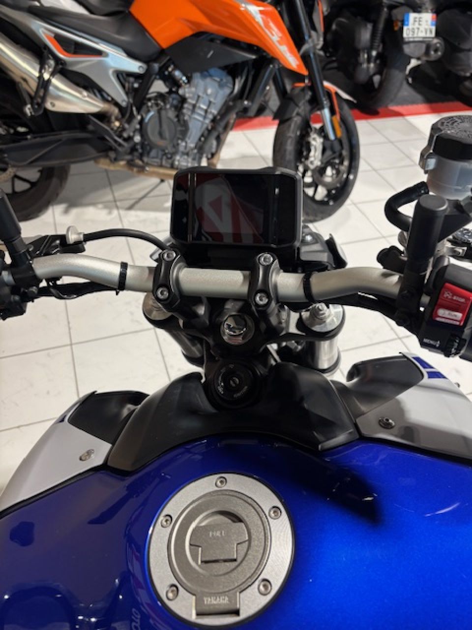 YAMAHA MT-09 4