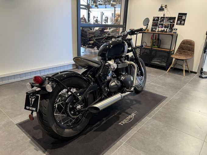 TRIUMPH Bonneville Bobber 1200 4