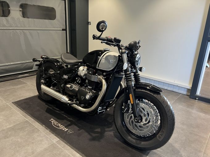 TRIUMPH Bonneville Bobber 1200 4