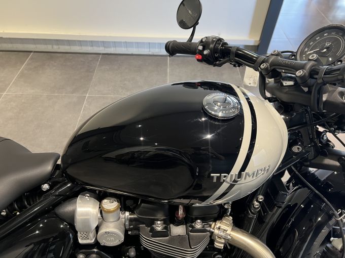 TRIUMPH Bonneville Bobber 1200 4
