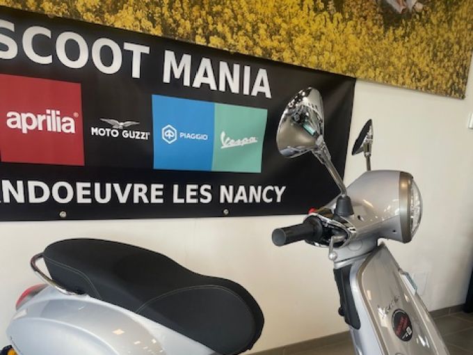 VESPA PRIMAVERA 125 4