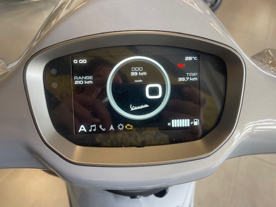 VESPA PRIMAVERA 125 4