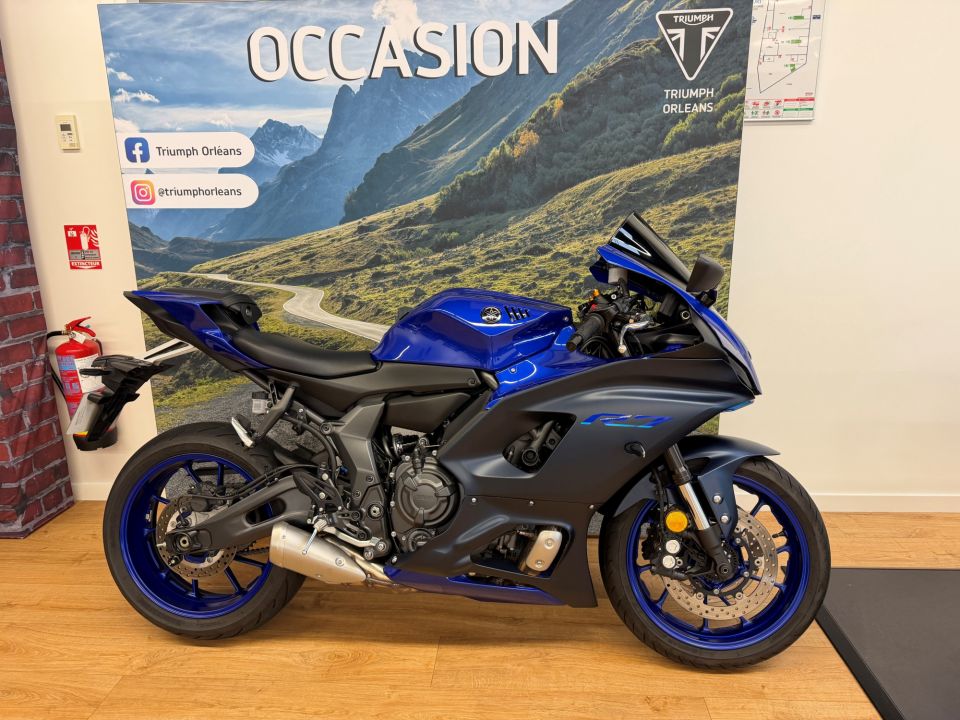 YAMAHA YZF-R7 4