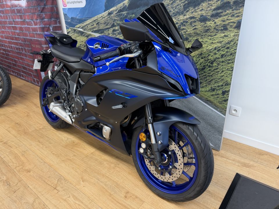 YAMAHA YZF-R7 4