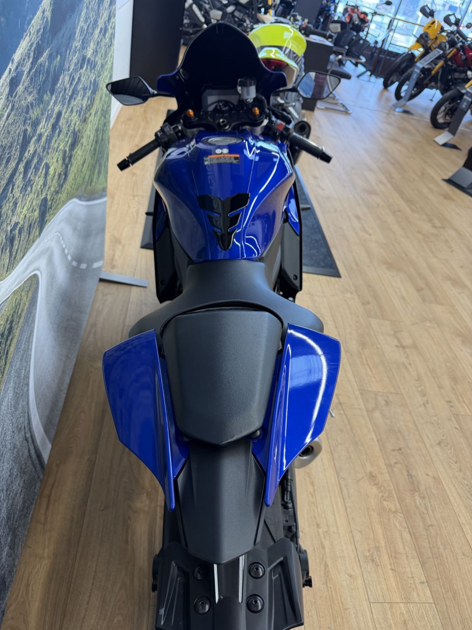 YAMAHA YZF-R7 4