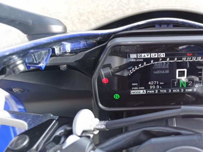 YAMAHA YZF 1000 R1 4