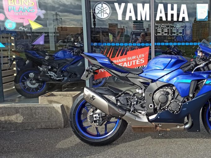 YAMAHA YZF 1000 R1 4