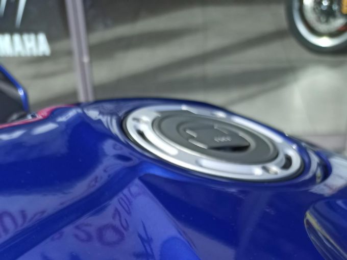YAMAHA YZF 1000 R1 4