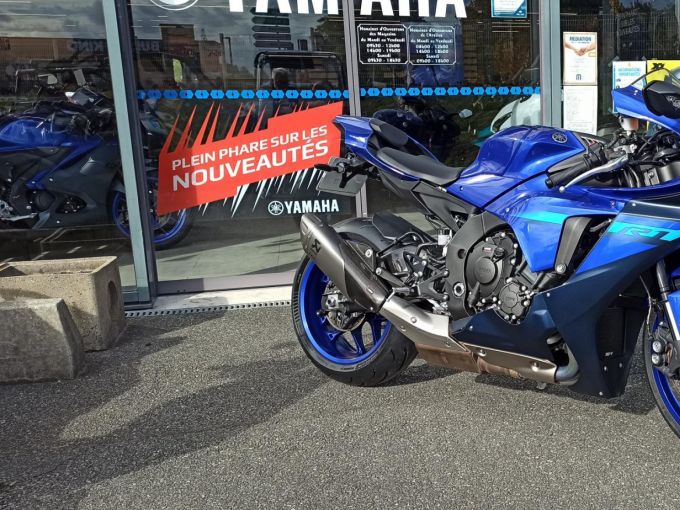 YAMAHA YZF 1000 R1 4