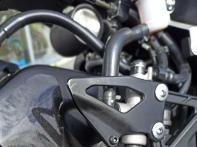 YAMAHA YZF 1000 R1 4