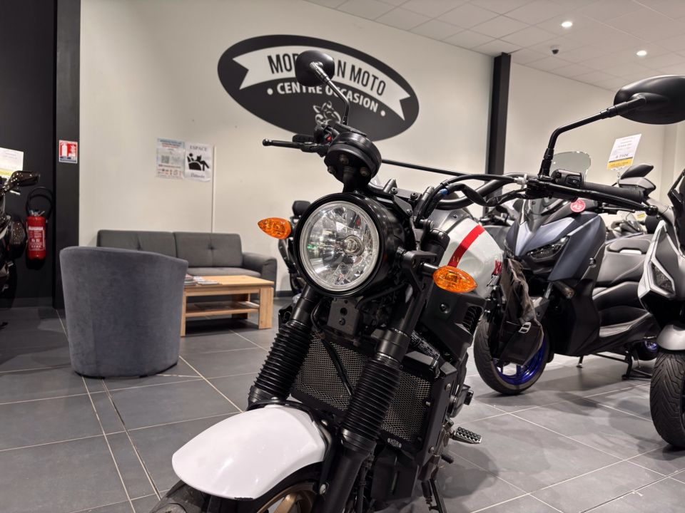 YAMAHA XSR 700 XTRIBUTE 4