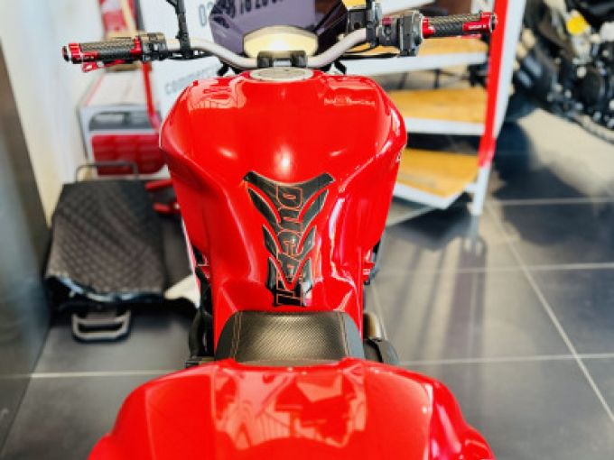DUCATI MONSTER 821 4
