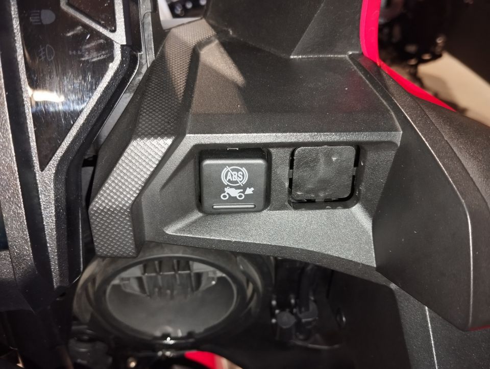 HONDA AFRICA TWIN CRF1000L STD 4