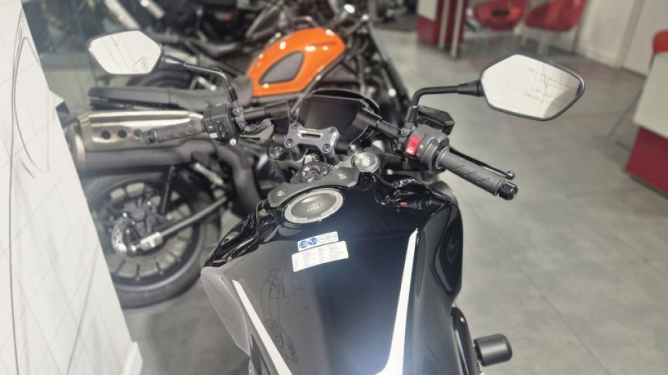 HONDA CB 1000 Hornet 4