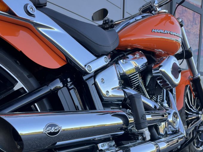 HARLEY-DAVIDSON SOFTAIL BREAKOUT 1923 4