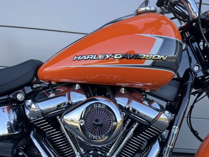HARLEY-DAVIDSON SOFTAIL BREAKOUT 1923 4