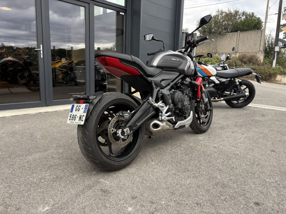 TRIUMPH TRIDENT 660 4