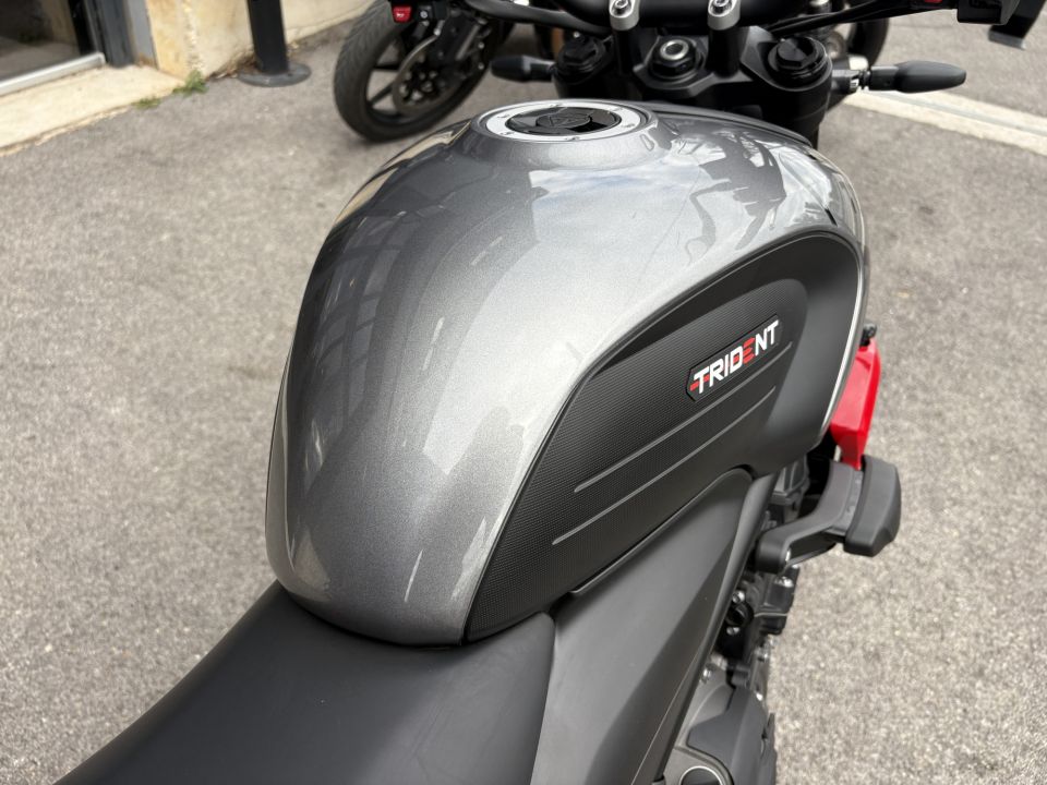 TRIUMPH TRIDENT 660 4