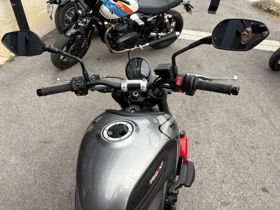 TRIUMPH TRIDENT 660 4