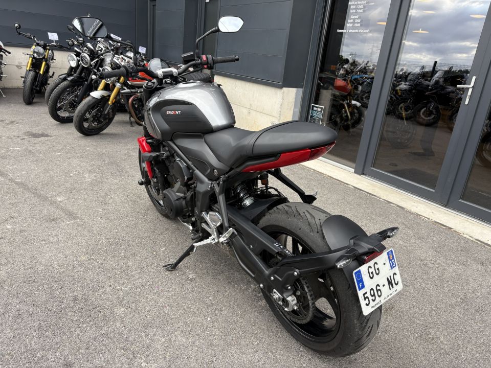TRIUMPH TRIDENT 660 4