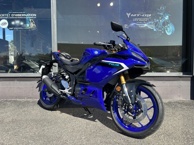 YAMAHA YZF-R3 4