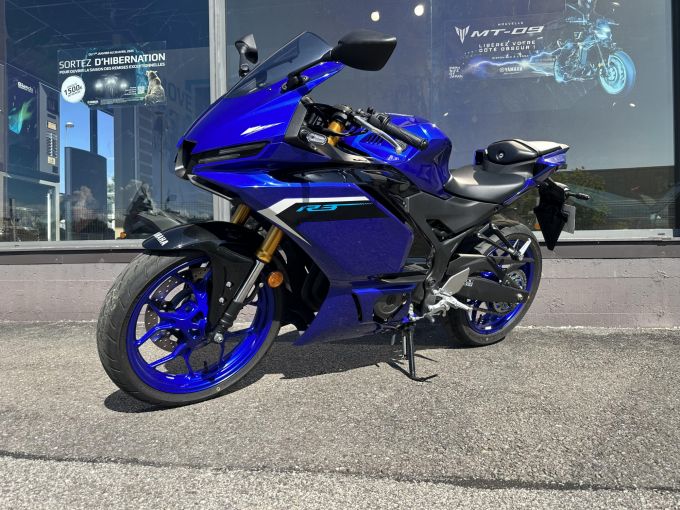 YAMAHA YZF-R3 4