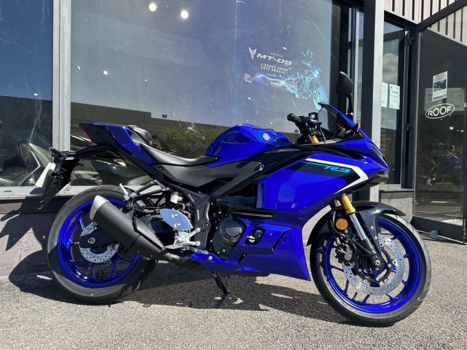 YAMAHA YZF-R3 4
