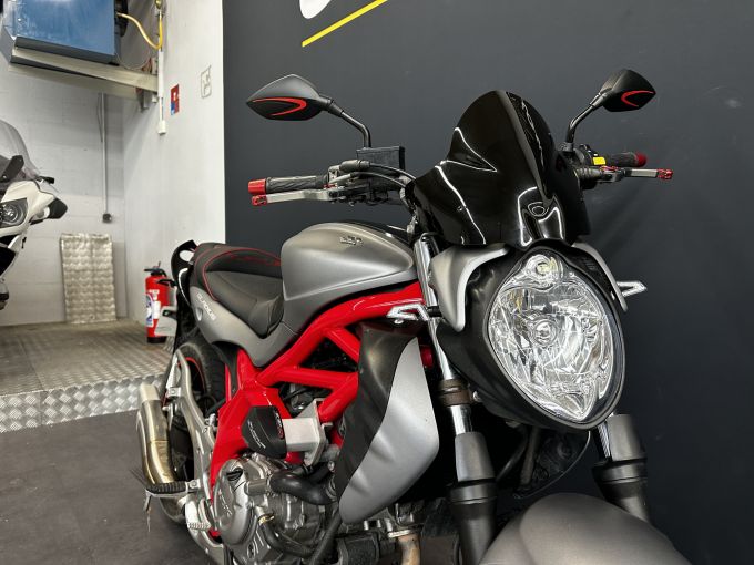 SUZUKI GLADIUS 650 4