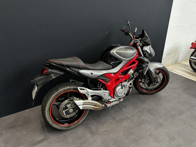 SUZUKI GLADIUS 650 4