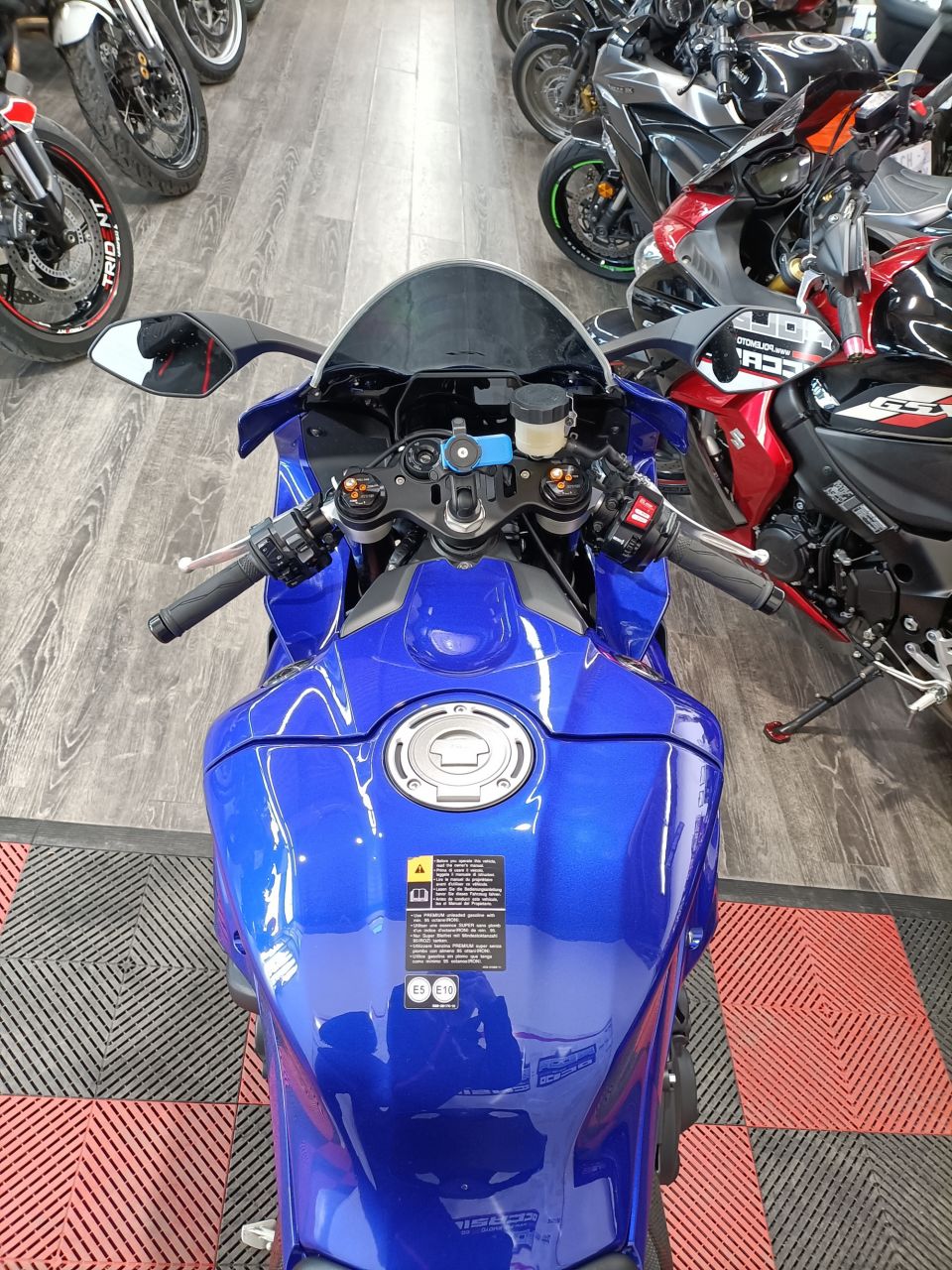 YAMAHA YZF 1000 R1 4