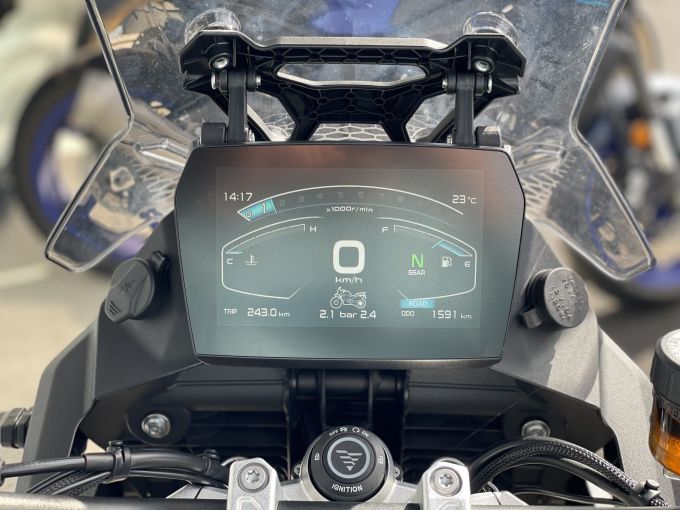 VOGE 900 DSX 4