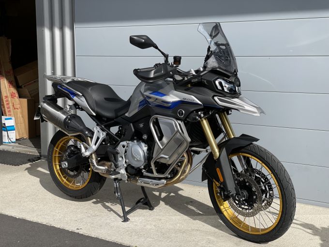 VOGE 900 DSX 4