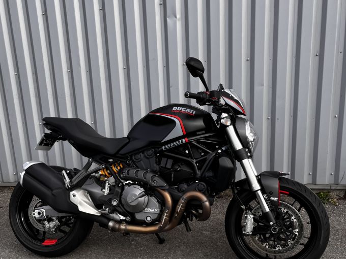 DUCATI MONSTER 821 4