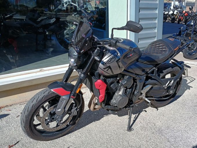 TRIUMPH TRIDENT 660 4