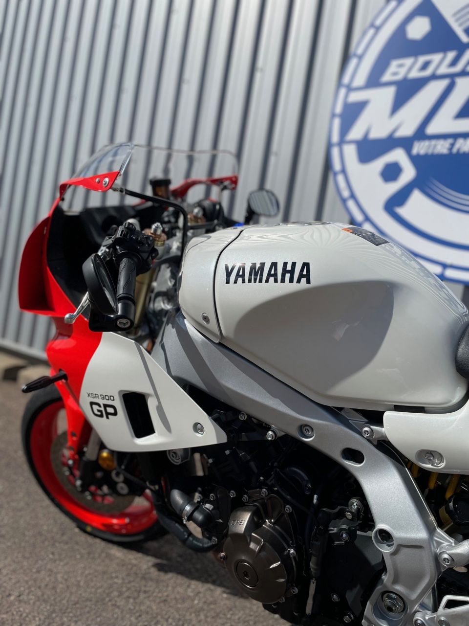 YAMAHA XSR 900 GP 4