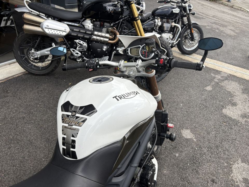 TRIUMPH SPEED TRIPLE 1050 4