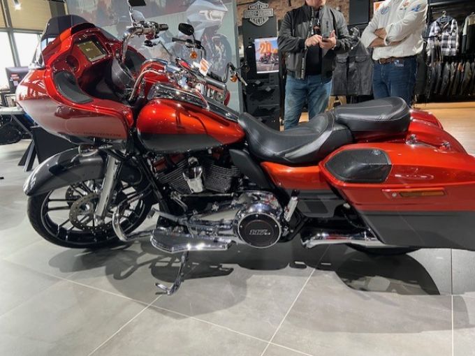 HARLEY-DAVIDSON TOURING ROAD GLIDE 1977 CVO 4