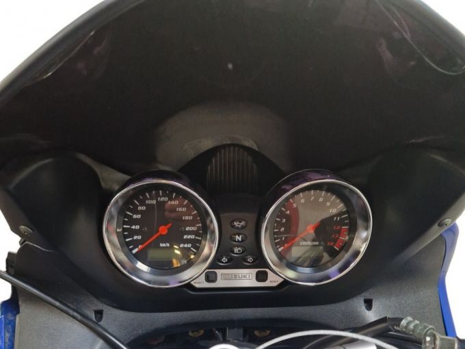 SUZUKI GSF 600 BANDIT 4