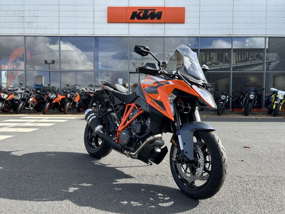 KTM 1290 SUPER DUKE GT 4