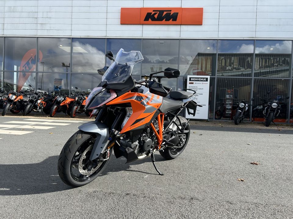 KTM 1290 SUPER DUKE GT 4