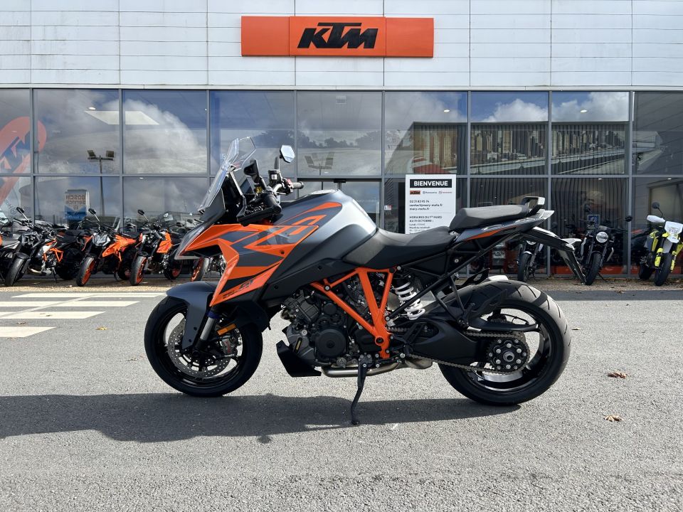 KTM 1290 SUPER DUKE GT 4