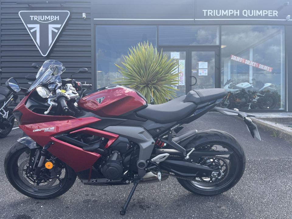 TRIUMPH 	DAYTONA 660 4