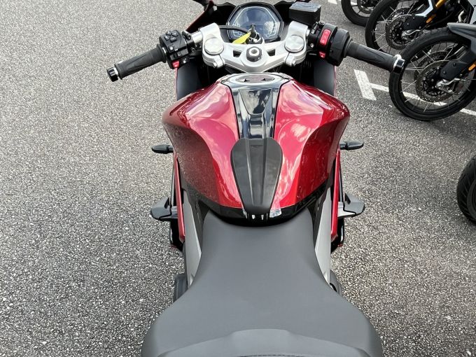 TRIUMPH 	DAYTONA 660 4