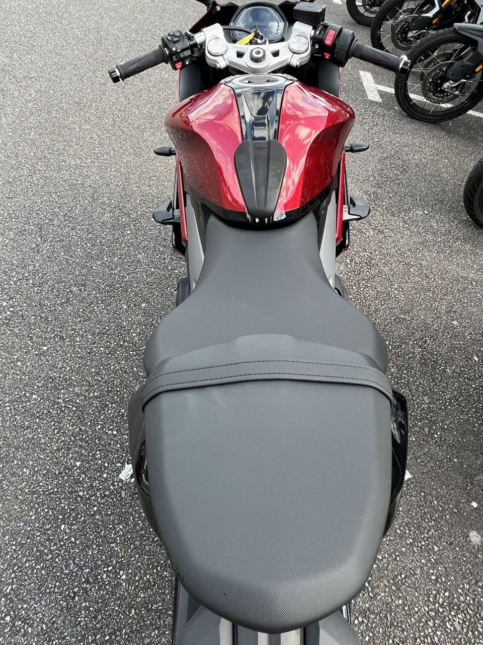 TRIUMPH 	DAYTONA 660 4