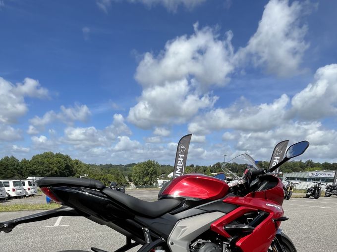 TRIUMPH 	DAYTONA 660 4
