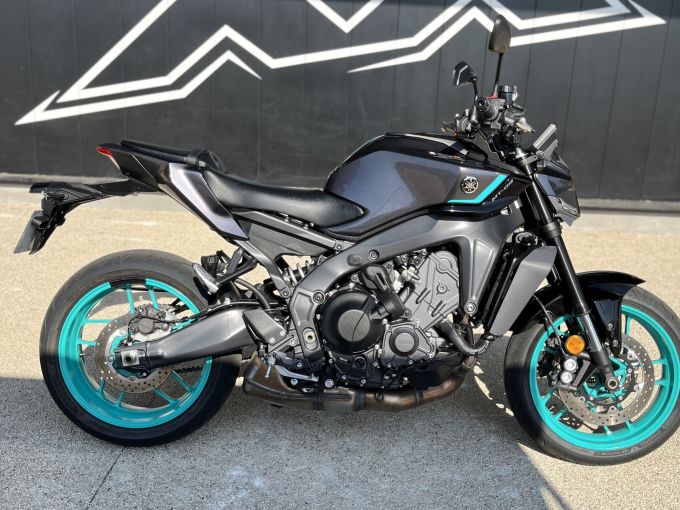 YAMAHA MT-09 4